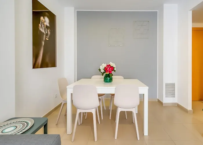 In Fenals Near Stunning Beaches Appartement *