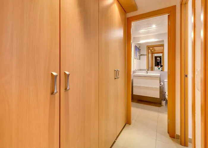 In Fenals Near Stunning Beaches Apartamento