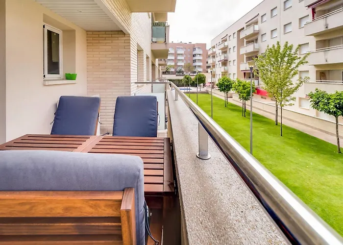 Apartamento In Fenals Near Stunning Beaches